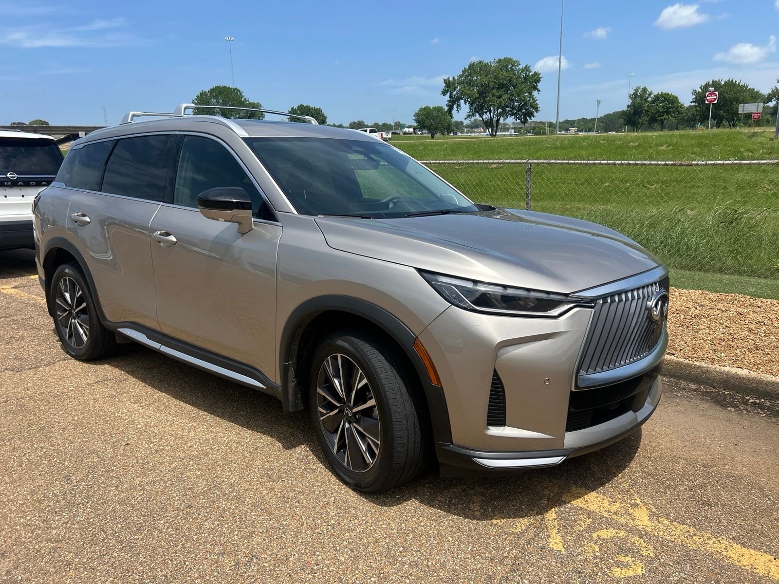 Used 2026 Silver INFINITI LUXE image 18
