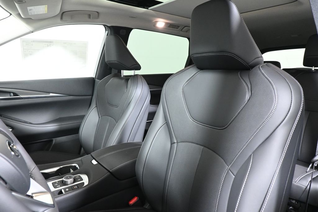 New 2027 GRAPHITE SHADOW INFINITI Luxe AWD image 16