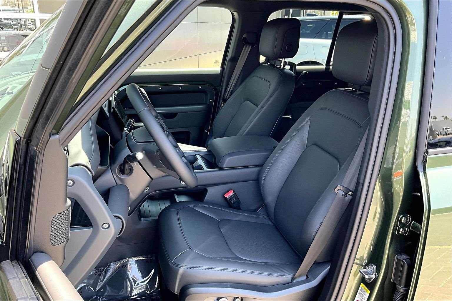 New 2026 Woolstone Green Land Rover X-Dynamic SE image 9