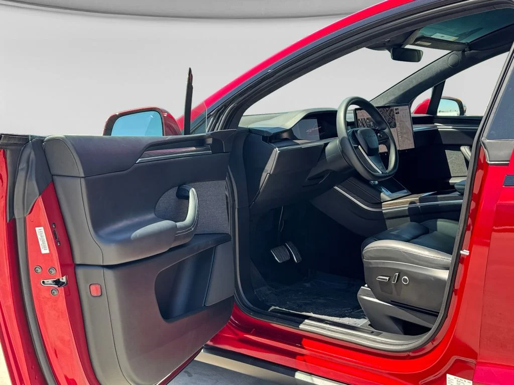 Used 2023  Tesla Base image 7