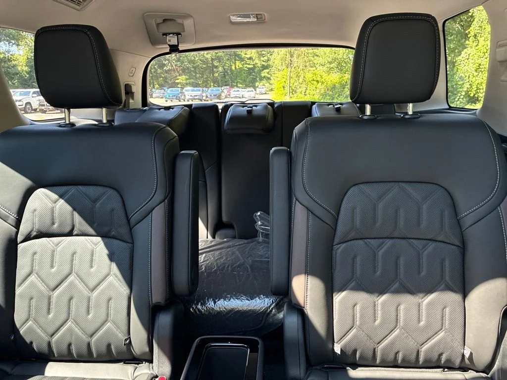New 2026 Everest White Pearl TriCoat Nissan Platinum image 25