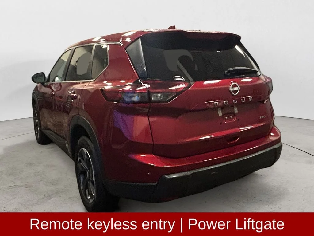 Used 2025 Scarlet Nissan SV image 3