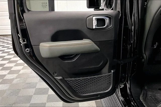 Used 2024 Black Clearcoat Jeep Mojave image 22