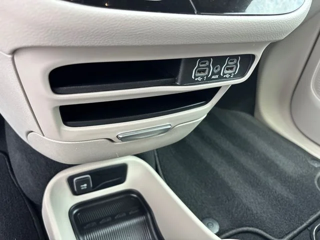 Used 2024 Silver Chrysler Touring L image 25
