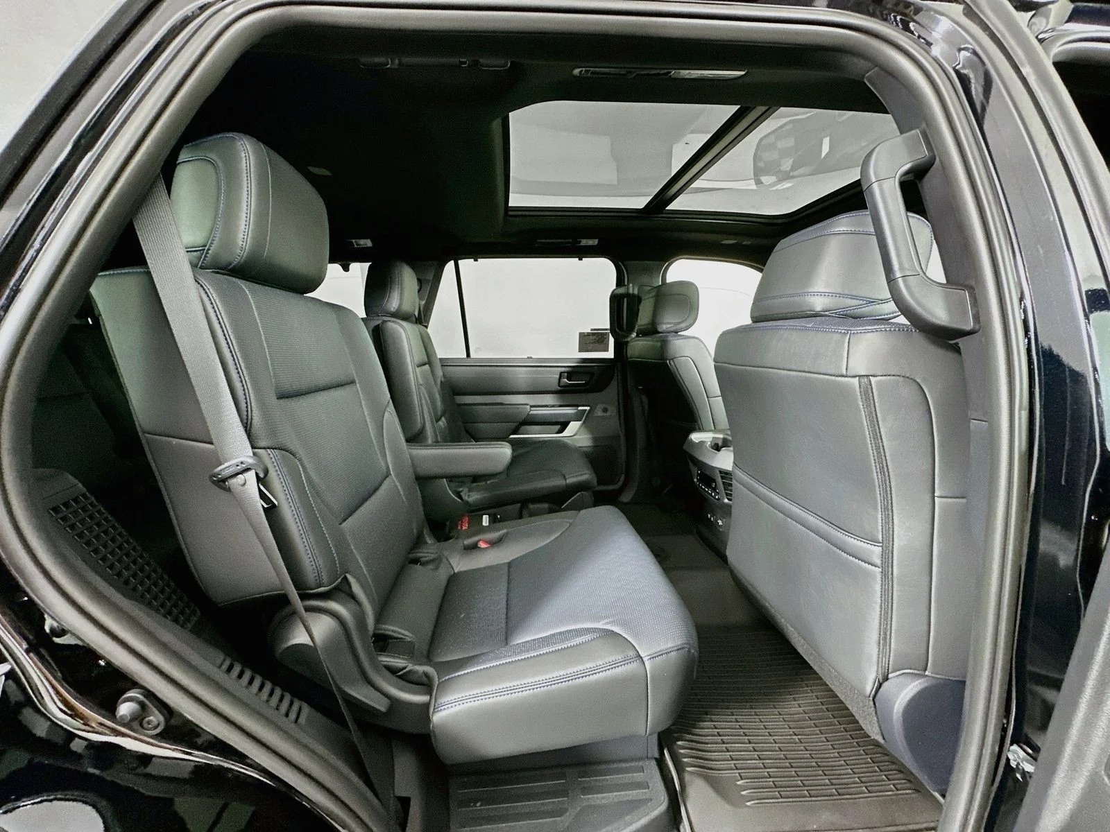New 2026 Midnight Black Metallic Toyota  Platinum image 30