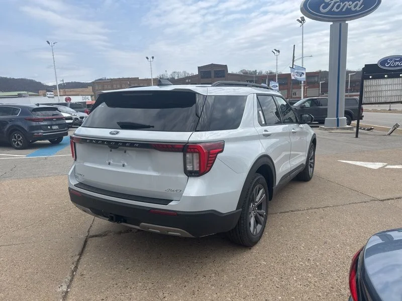 New 2026 Space White Metallic Ford Active image 7