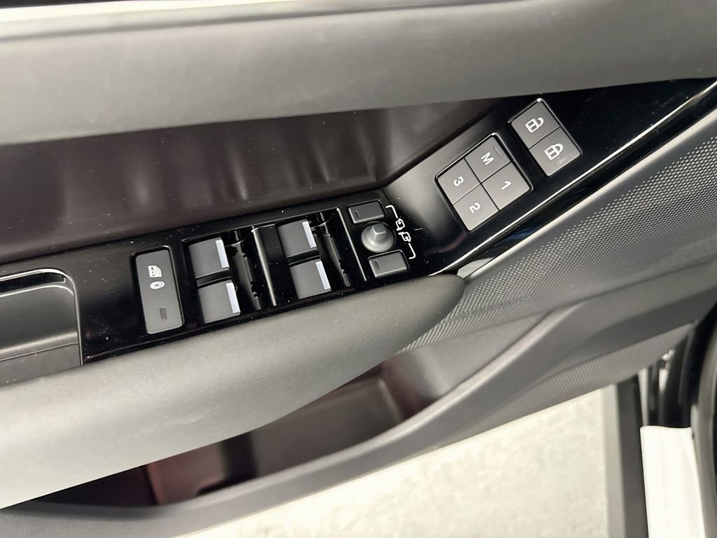 New 2026 Santorini Black Land Rover Belgravia Edition image 18
