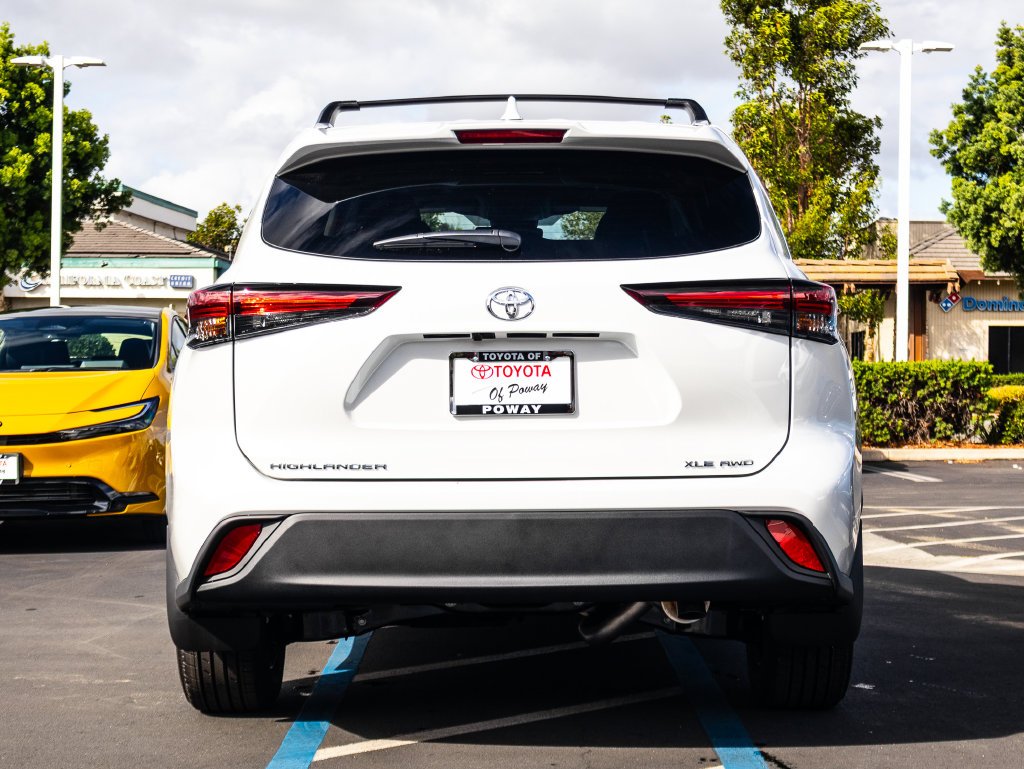 New 2026 Wind Chill Pearl <sup>1</sup> Toyota  XLE image 8
