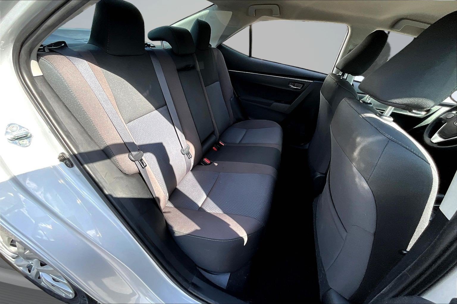 Used 2017 Silver Toyota LE image 23