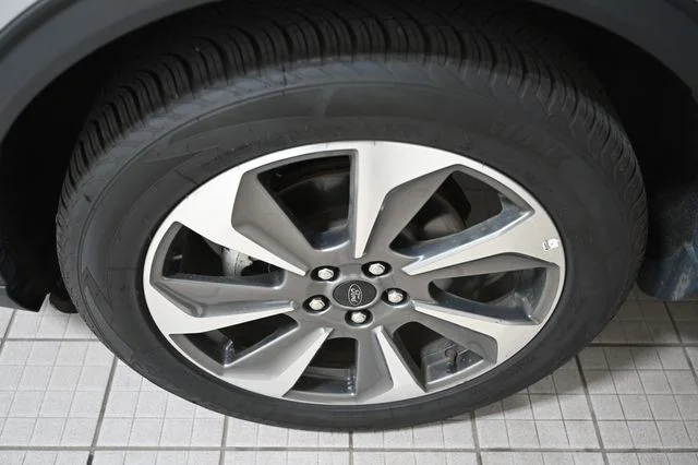 Used 2024 Silver Ford Platinum image 18