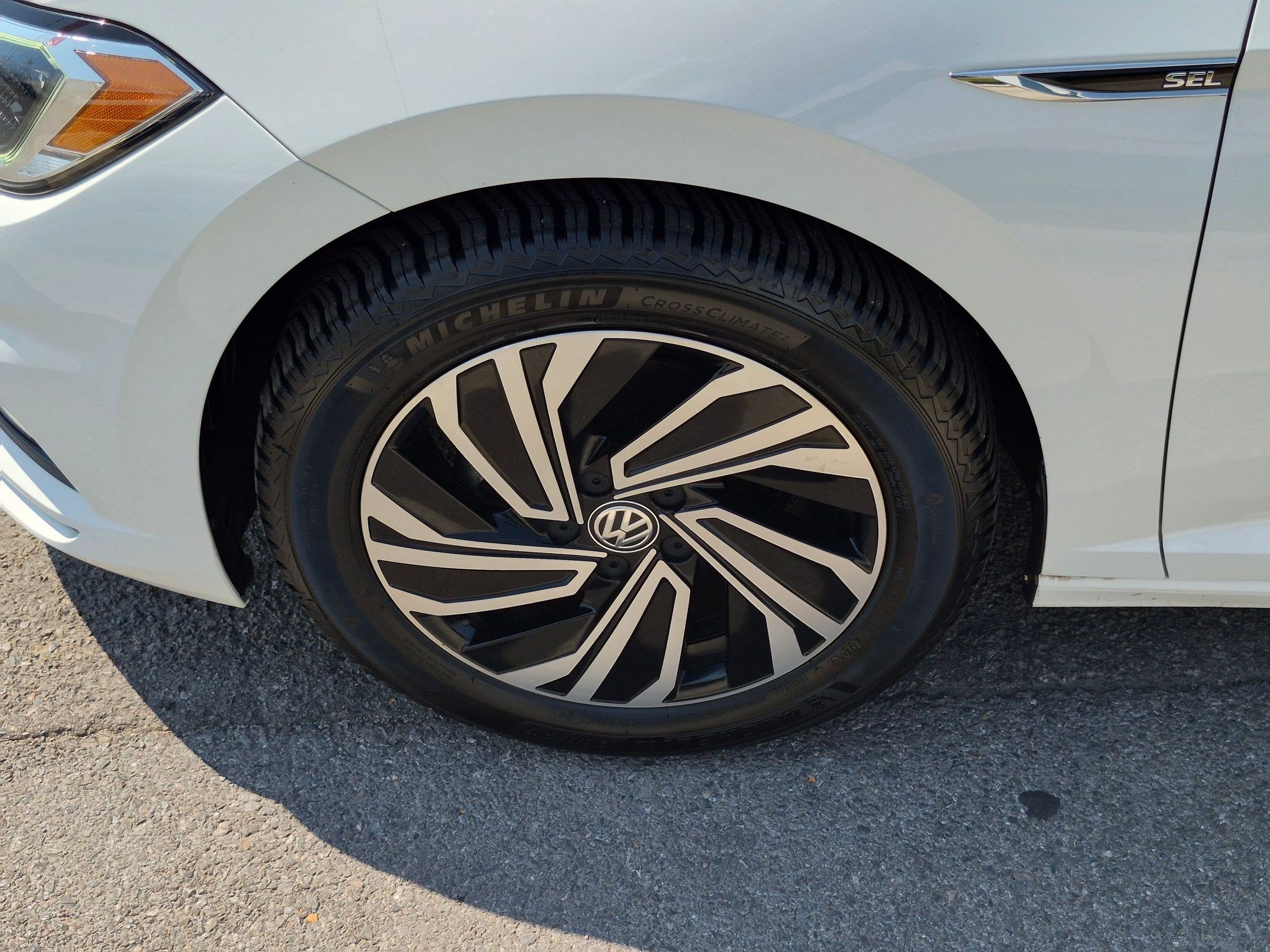 Used 2021 Pure White Volkswagen SEL Premium image 11
