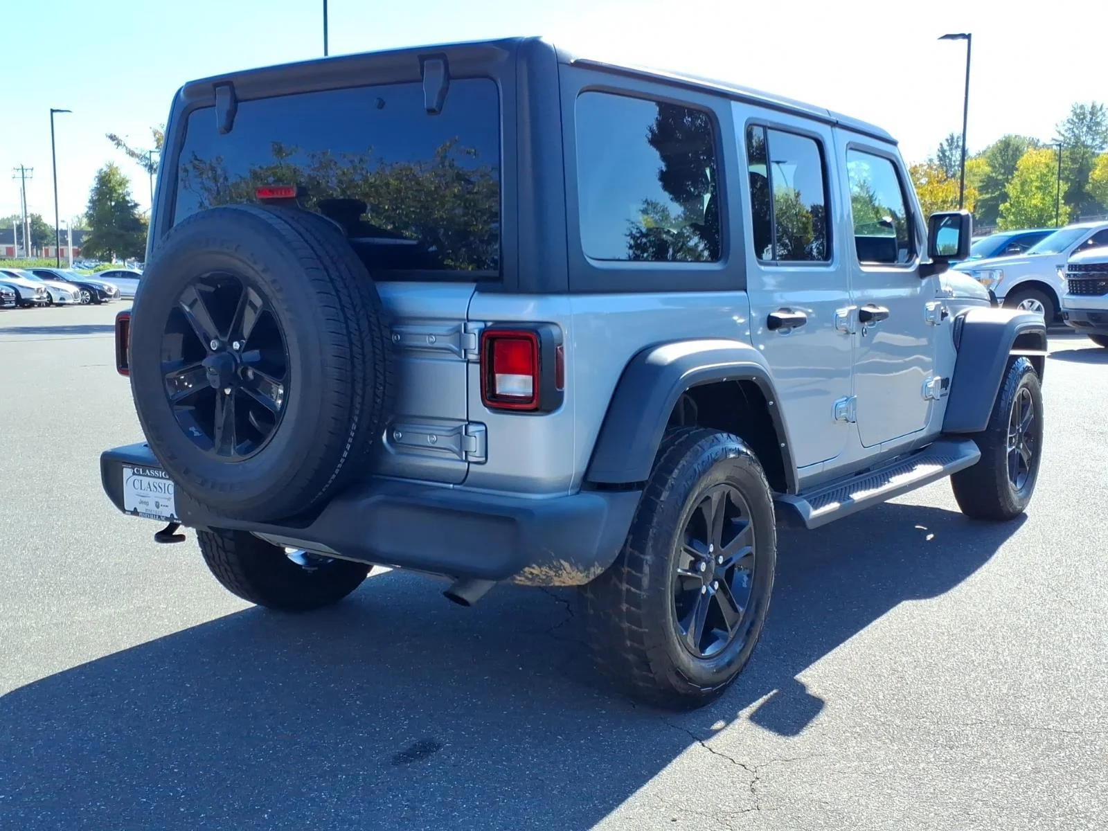 Used 2023 Silver Zynith Clearcoat Jeep Sport Altitude image 2
