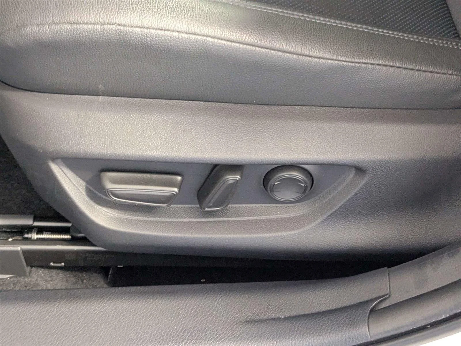 2025 Toyota Camry XSE - Photo 13