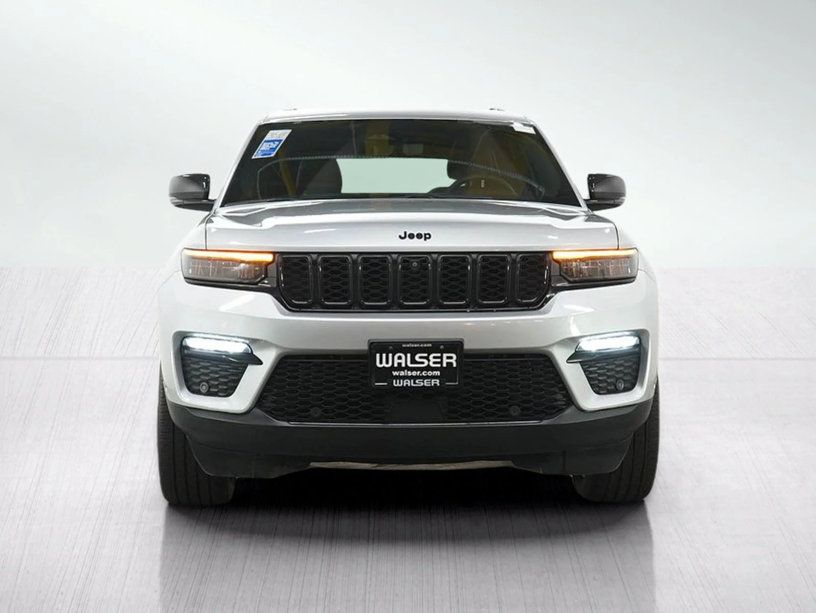 Used 2024 Silver Zynith Jeep Limited image 11