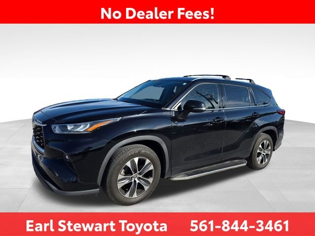Used 2020 Black Toyota XLE image 3