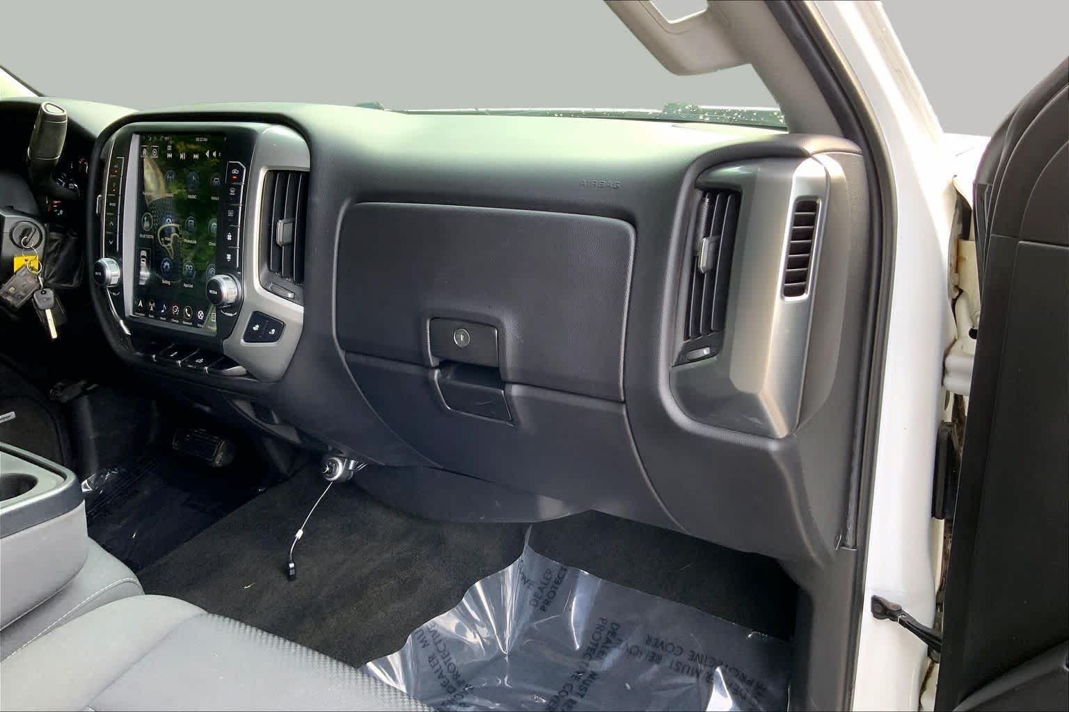 Used 2016 Summit White Chevrolet LT image 17