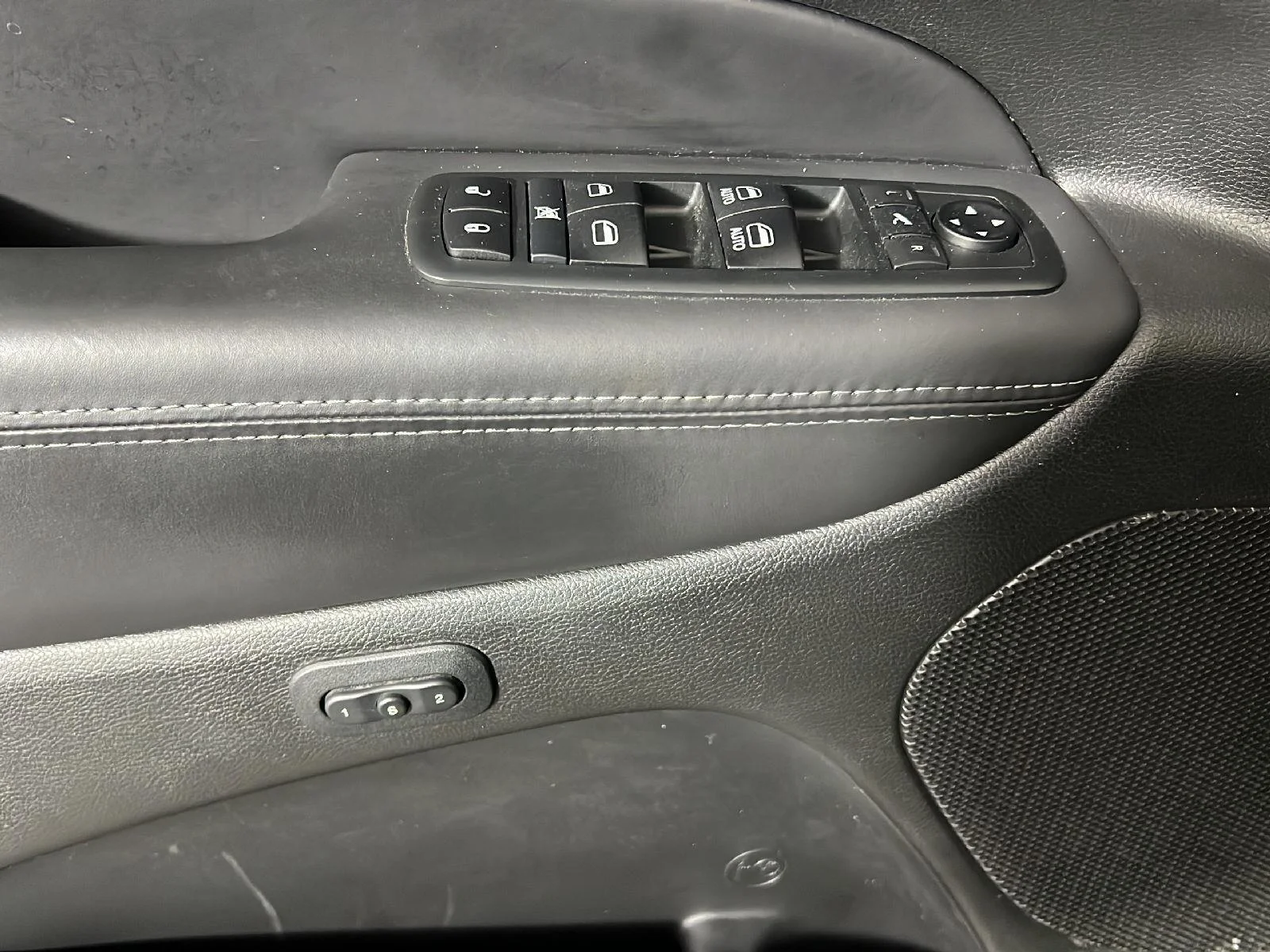 Used 2020 Diamond Black Crystal Pearlcoat Jeep Overland image 16