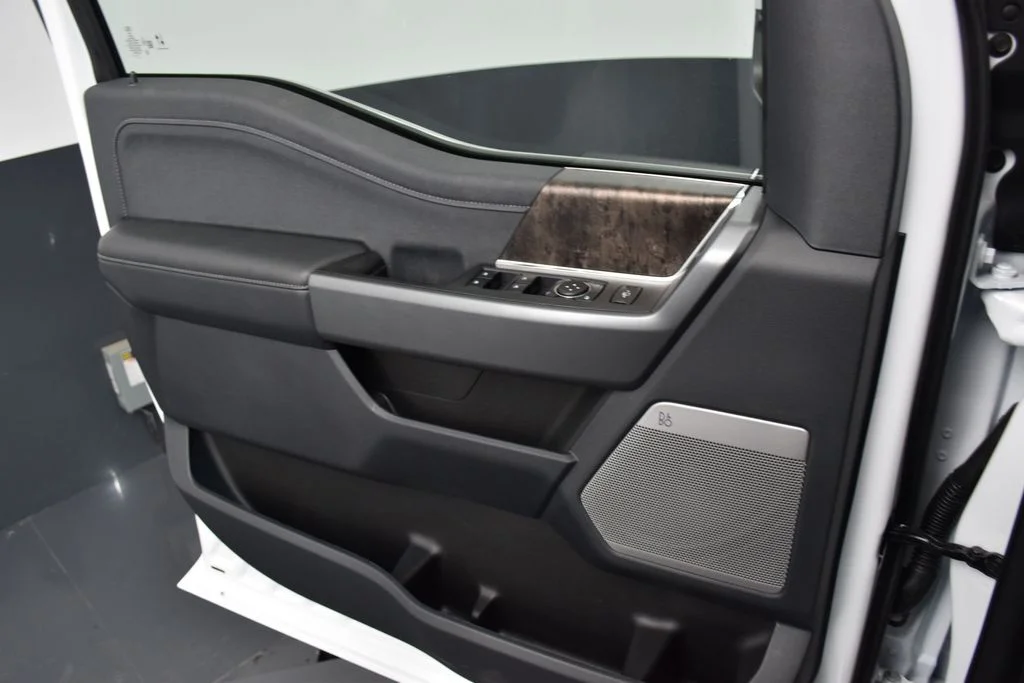 New 2027 Oxford White Ford F-250® Lariat® image 11