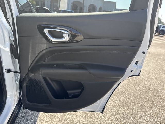 New 2026 White Jeep Latitude image 16