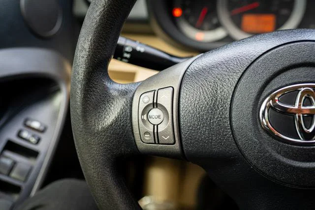 Used 2012 Super White Toyota Base image 33
