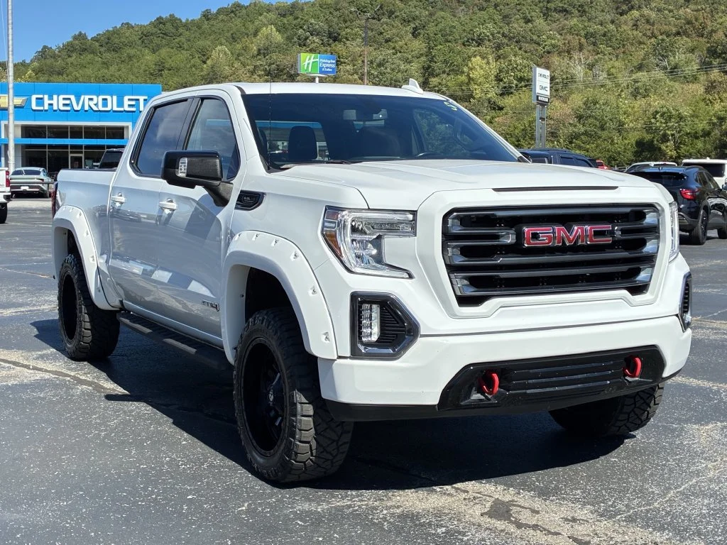 Used 2021 SUMMIT WHITE GMC AT4 image 4