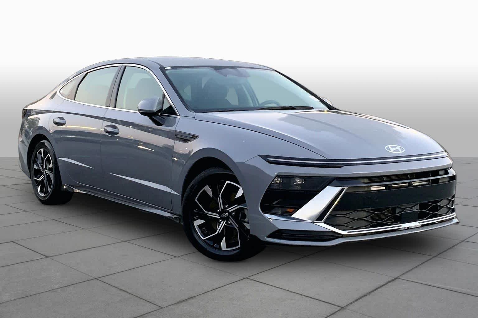 Used 2024 Transmission Blue Hyundai SEL image 3