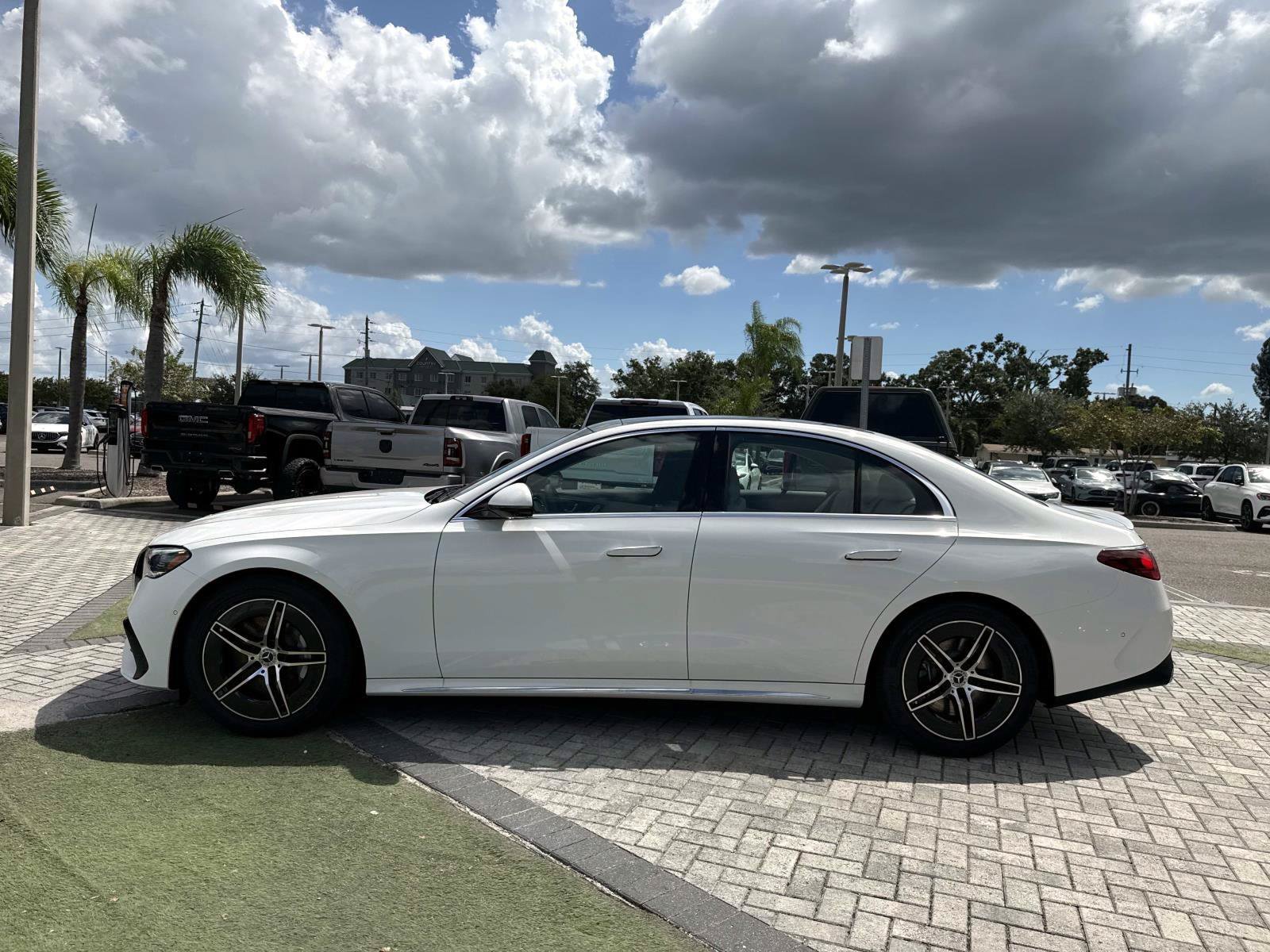 New 2027 Polar White Mercedes-Benz E 450 4MATIC® Sedan image 3