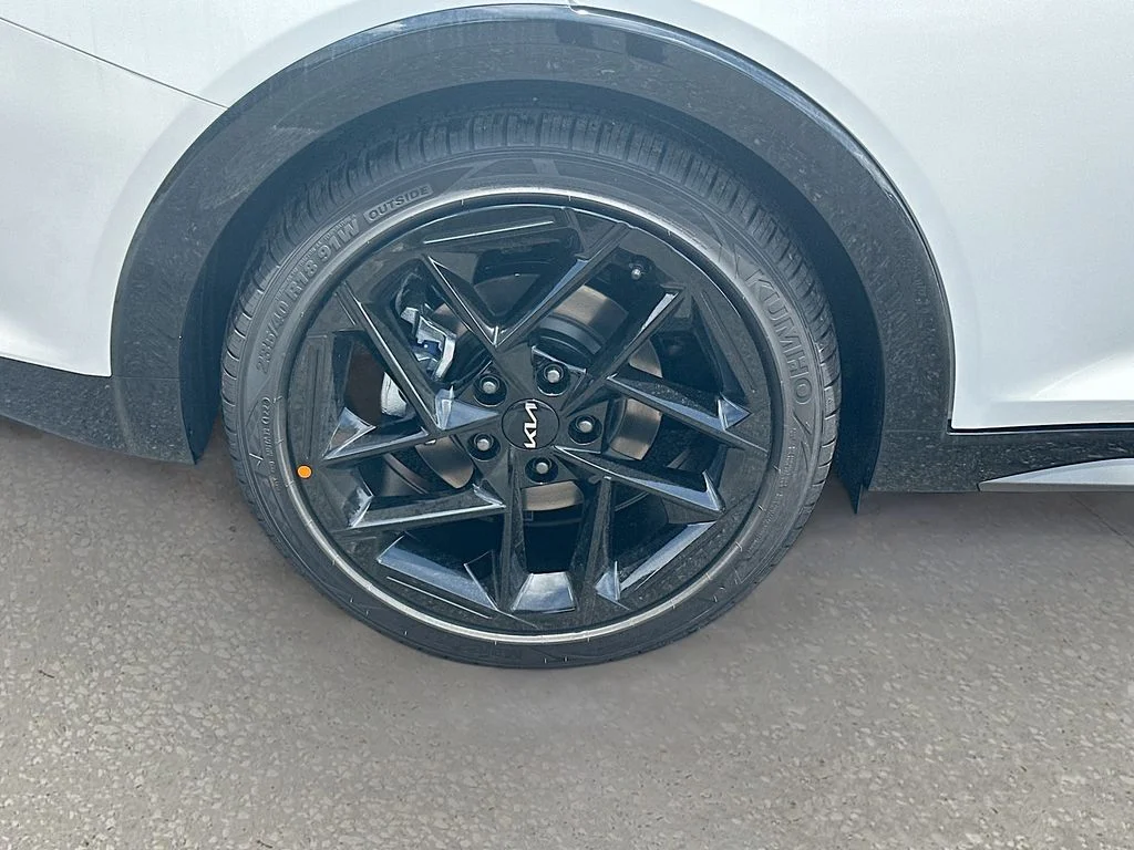 New 2026 Snow White Pearl Kia GT-Line Turbo image 32