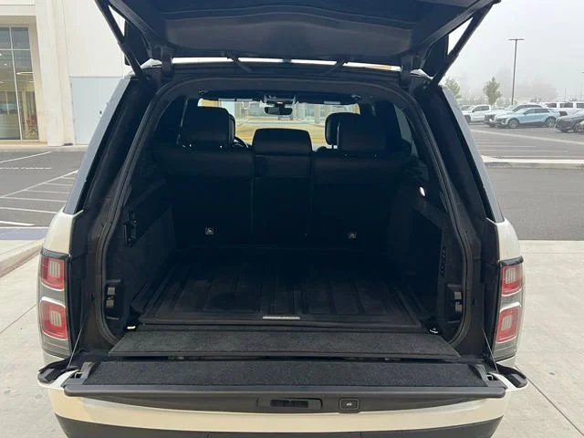 Used 2018 White Land Rover HSE image 25