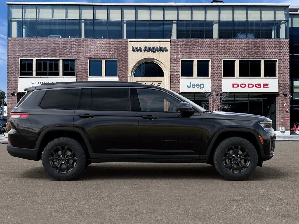 New 2026 Diamond Black Crystal Pearl-Coat Exterior Paint Jeep Altitude image 21
