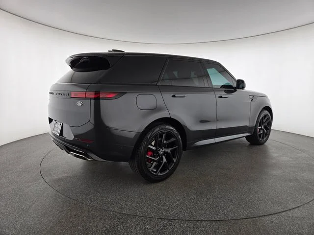 Used 2023 Gray Land Rover SE Dynamic image 2