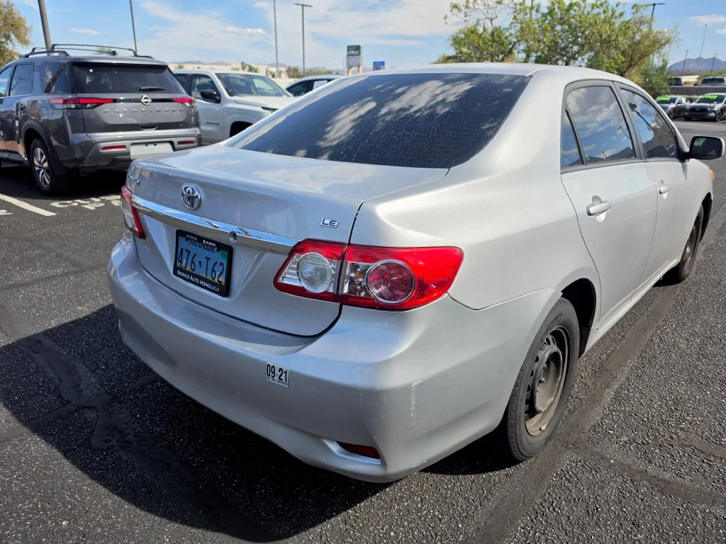 Used 2011 Silver Toyota LE image 5