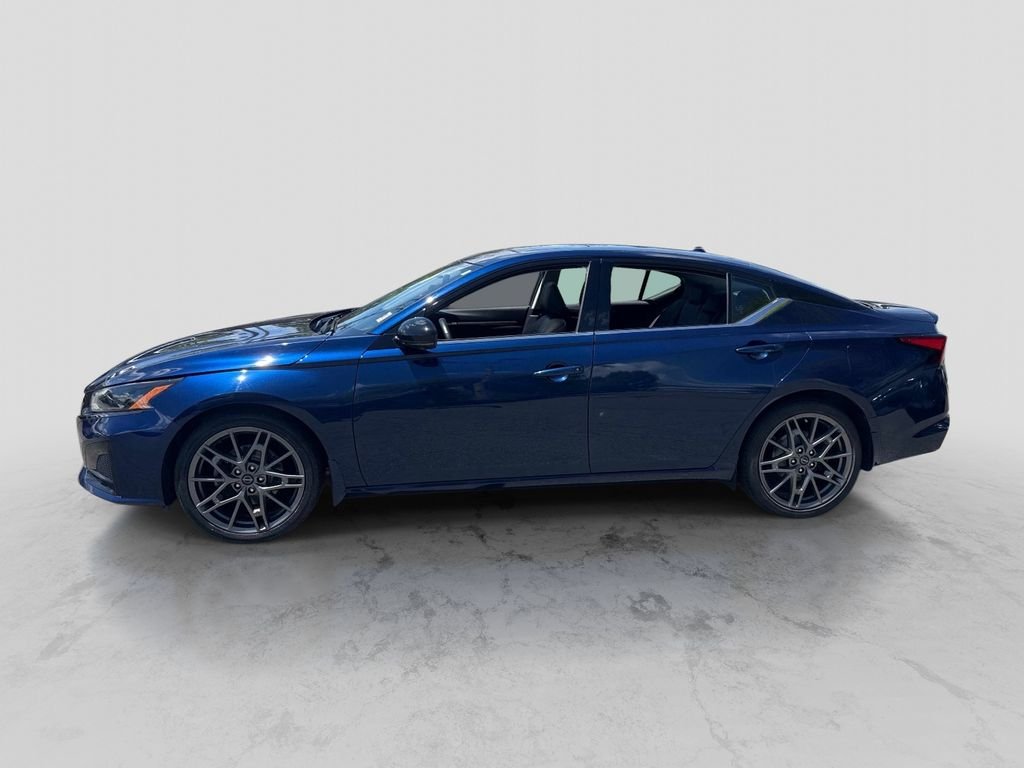 Used 2023 Blue Nissan 2.0 SR image 2