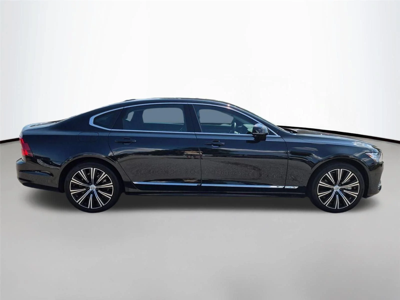 Used 2024 BLACK VOLVO  image 4
