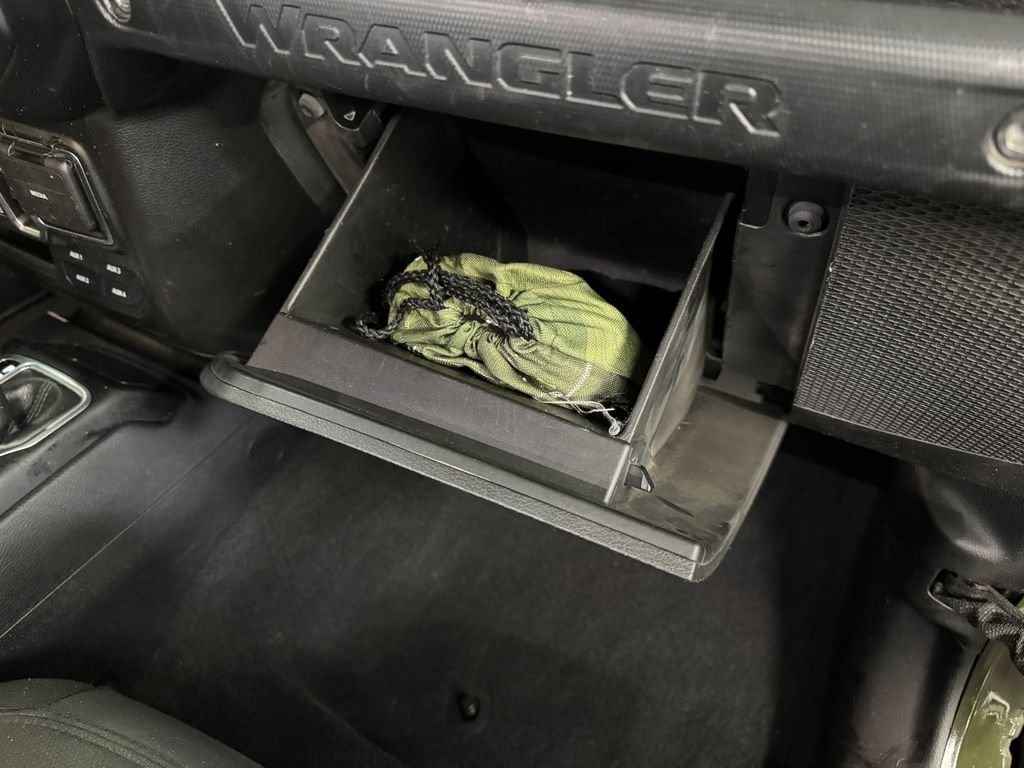 Used 2022 Green Jeep Unlimited Sport Altitude image 30