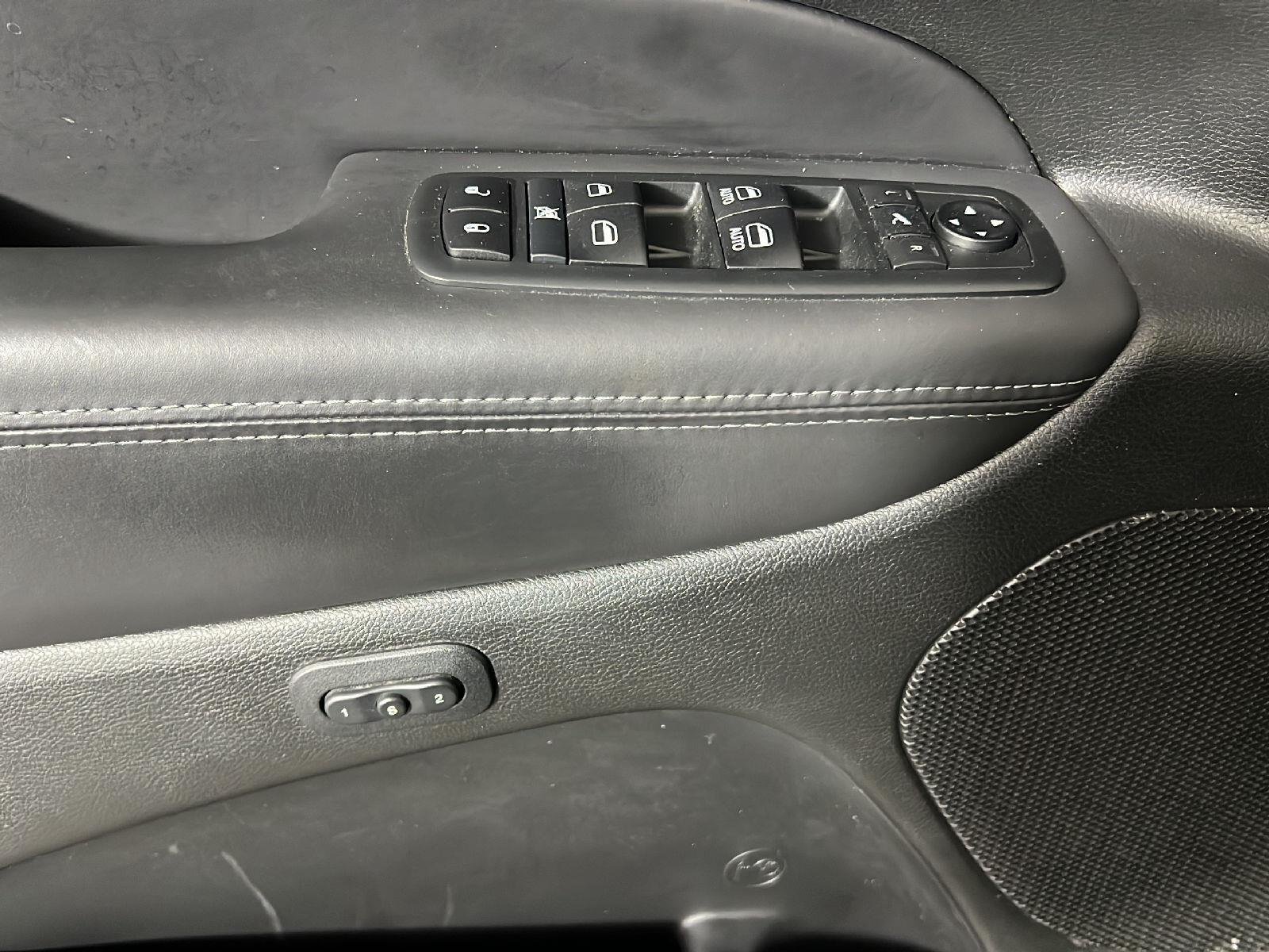 Used 2020 Diamond Black Crystal Pearlcoat Jeep Overland image 16
