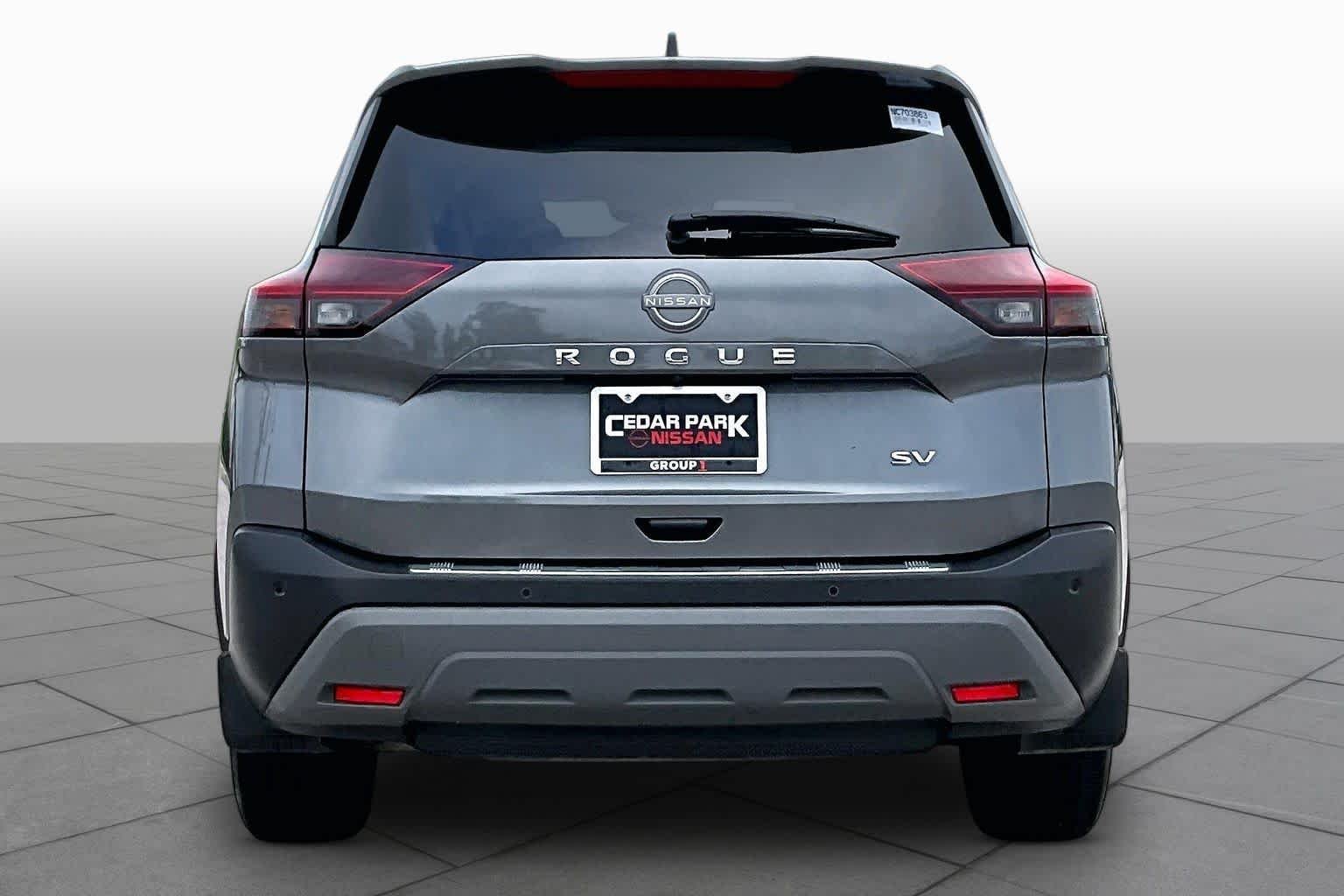 Used 2022 Gun Metallic Nissan SV image 5