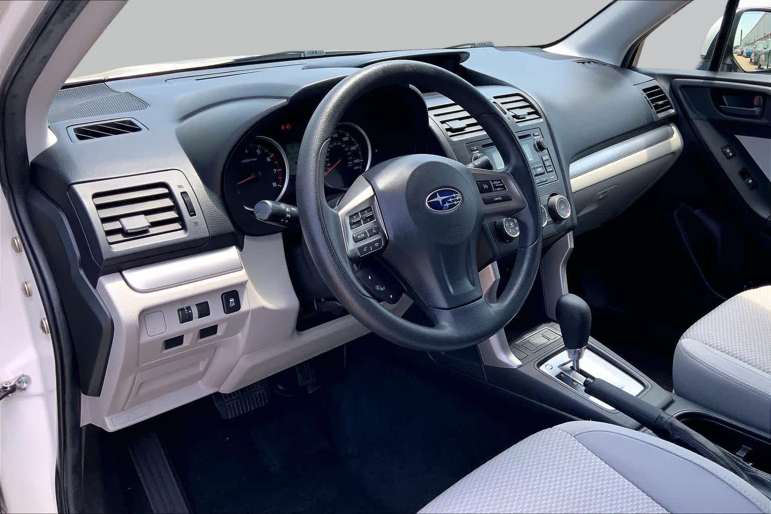 Used 2015 Satin White Pearl Subaru 2.5i Premium image 17