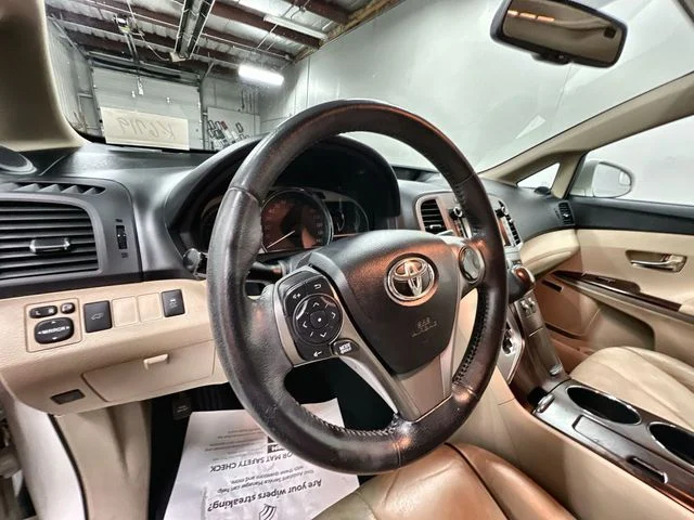 Used 2014 White Toyota XLE image 10