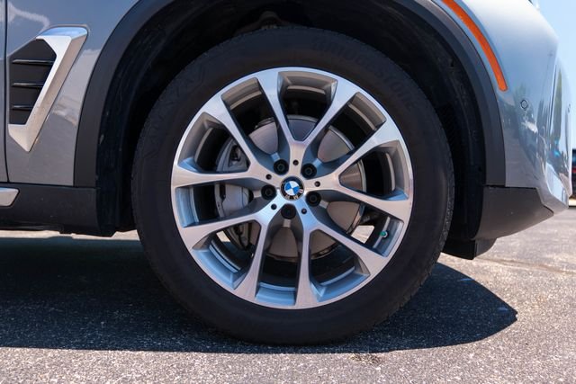 Certified Used 2024 Skyscraper Grey Metallic BMW xDrive40i image 10