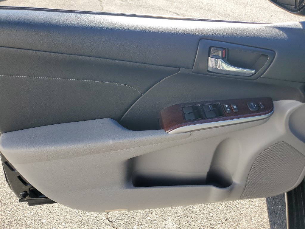 Used 2013 Cosmic Gray Mica Toyota XLE image 19