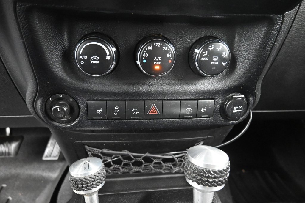 Used 2014 Gray Jeep Unlimited Sahara image 19