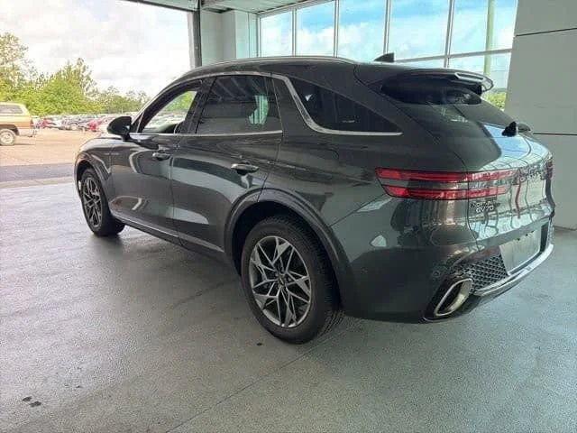Used 2023 Makalu Gray Genesis 2.5T image 8