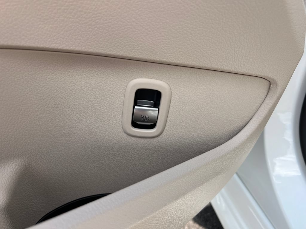 New 2026 Polar White Mercedes-Benz C 300 image 47