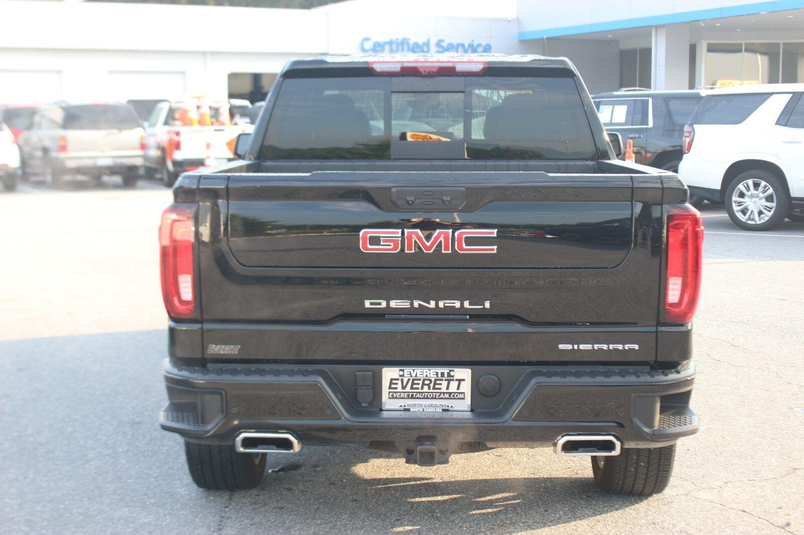 Used 2025 Onyx Black GMC Denali image 5