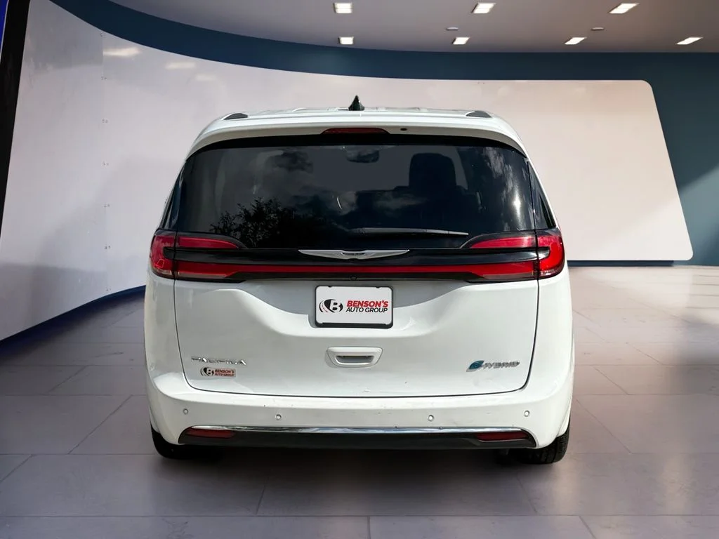 Used 2023 White Chrysler Touring L image 4