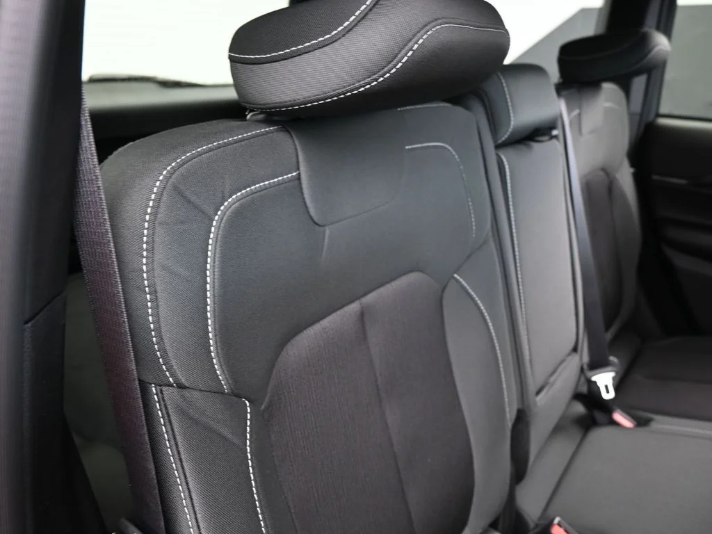 New 2026 Diamond Black Crystal Pearl-Coat Exterior Paint Jeep Laredo X image 36