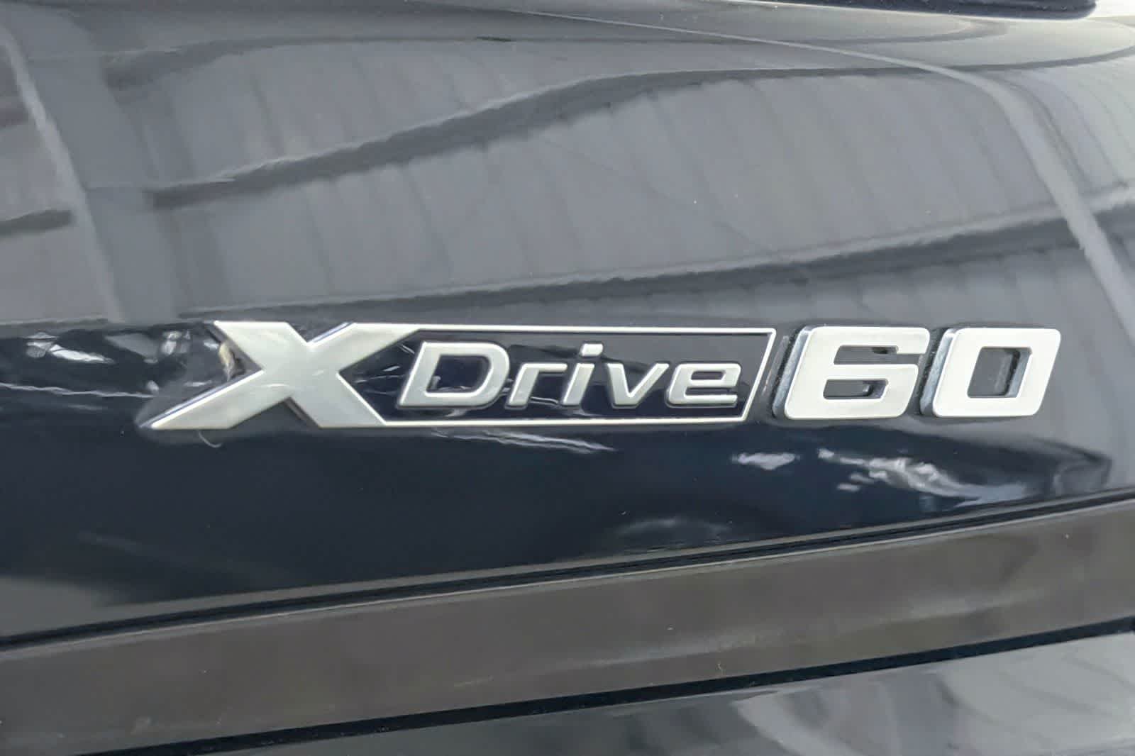 Used 2025 Black Sapphire Metallic BMW xDrive60 image 27