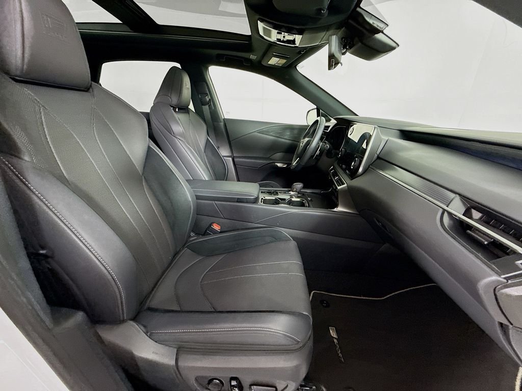 Used 2023 White Lexus 500h F SPORT Performance image 24