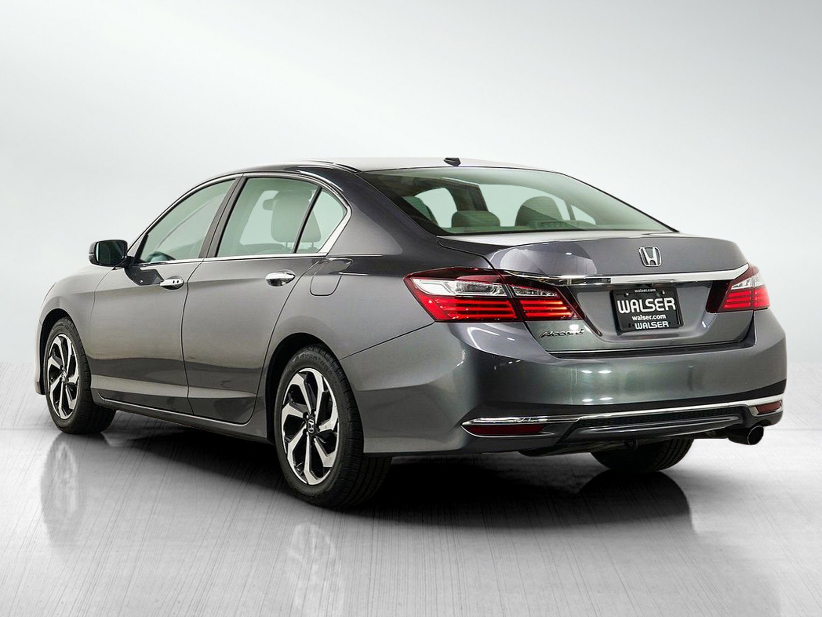 Used 2016  Honda 4dr I4 CVT EX w/Honda Sensing image 3